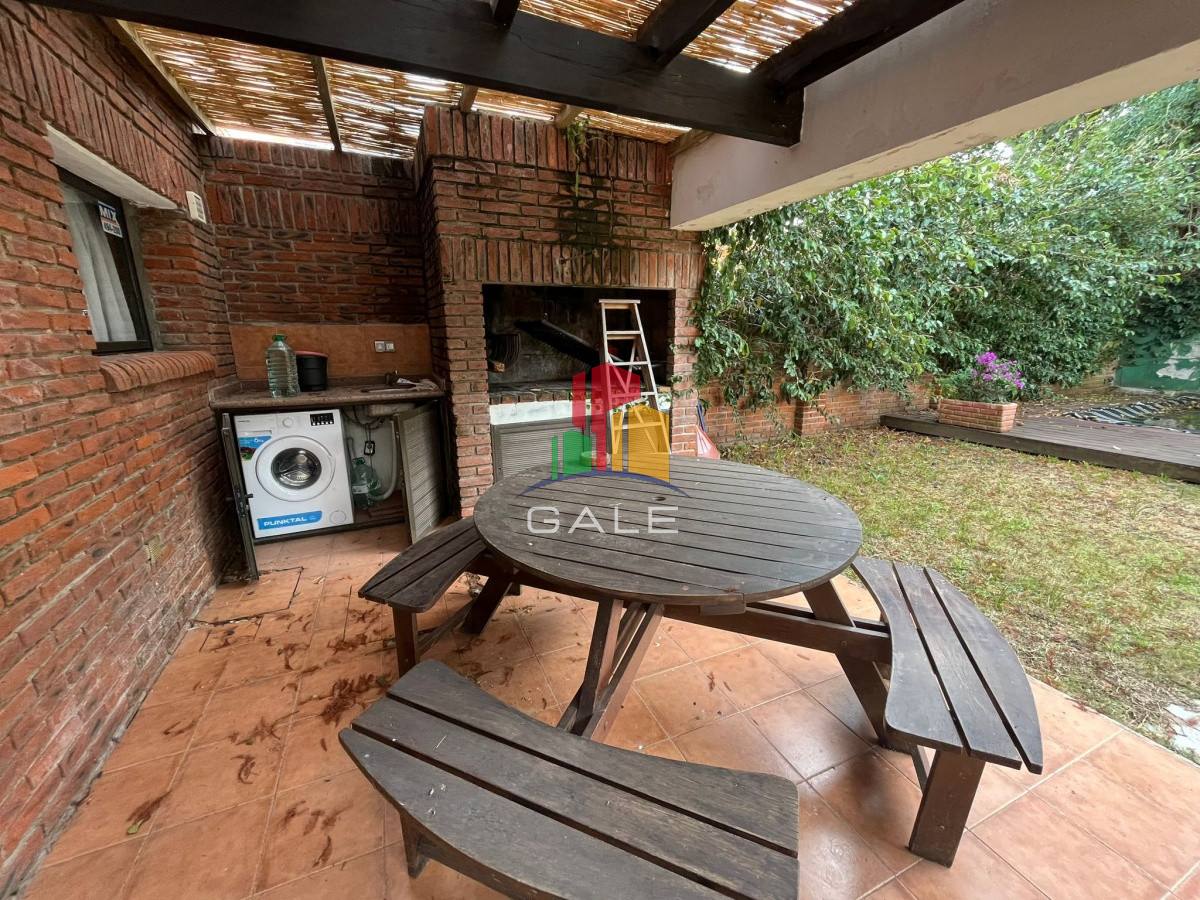 Casa ID.1588 - Casa en alquiler anual de 4 dormitorios en PUNTA DEL ESTE zona BRAVA