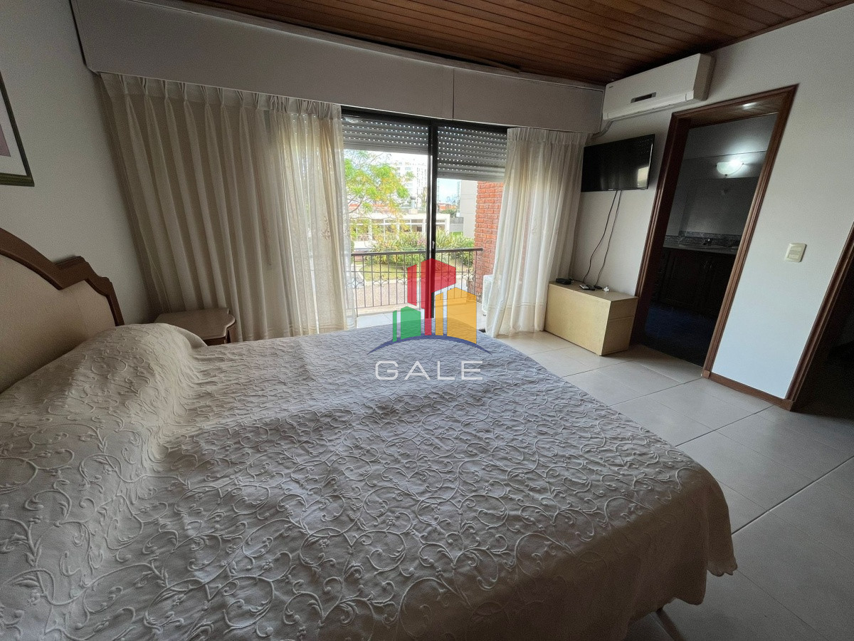 Casa ID.1588 - Casa en alquiler anual de 4 dormitorios en PUNTA DEL ESTE zona BRAVA