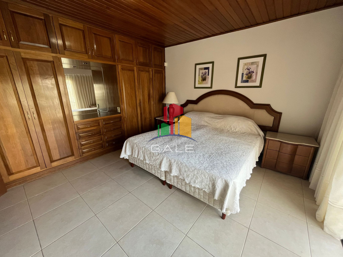 Casa ID.1588 - Casa en alquiler anual de 4 dormitorios en PUNTA DEL ESTE zona BRAVA
