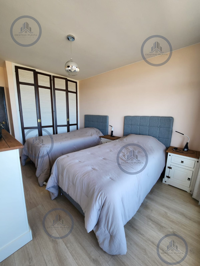 Apartamento ID.1269 - Venta de Apartamento de tres dormitorios en Primera línea de playa Brava, Punta del Este