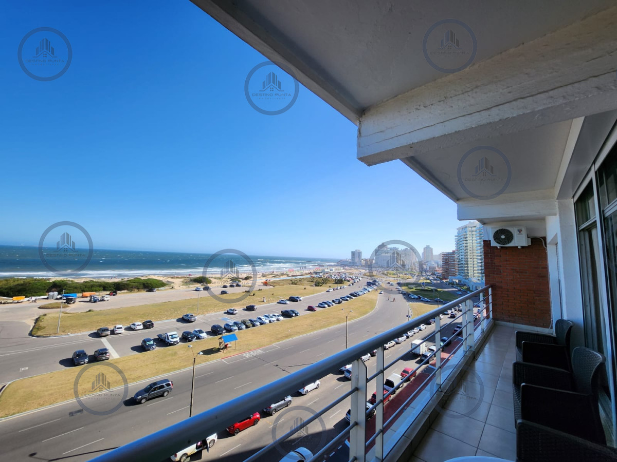 Apartamento ID.1269 - Venta de Apartamento de tres dormitorios en Primera línea de playa Brava, Punta del Este