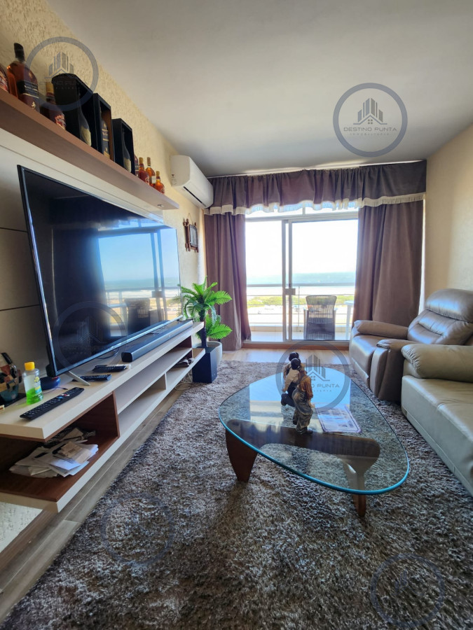 Apartamento ID.1269 - Venta de Apartamento de tres dormitorios en Primera línea de playa Brava, Punta del Este