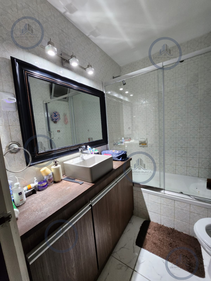 Apartamento ID.1269 - Venta de Apartamento de tres dormitorios en Primera línea de playa Brava, Punta del Este