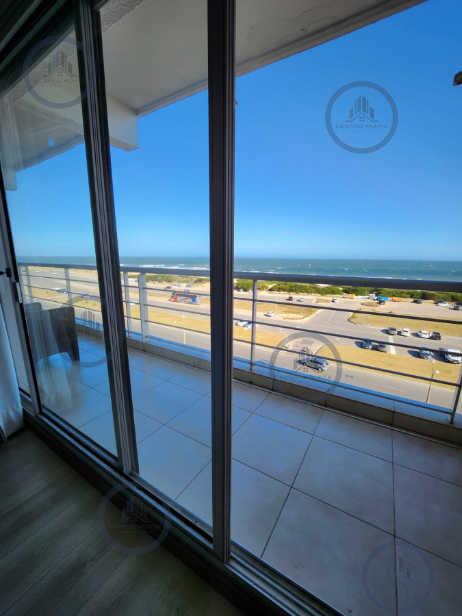 Apartamento ID.1269 - Venta de Apartamento de tres dormitorios en Primera línea de playa Brava, Punta del Este