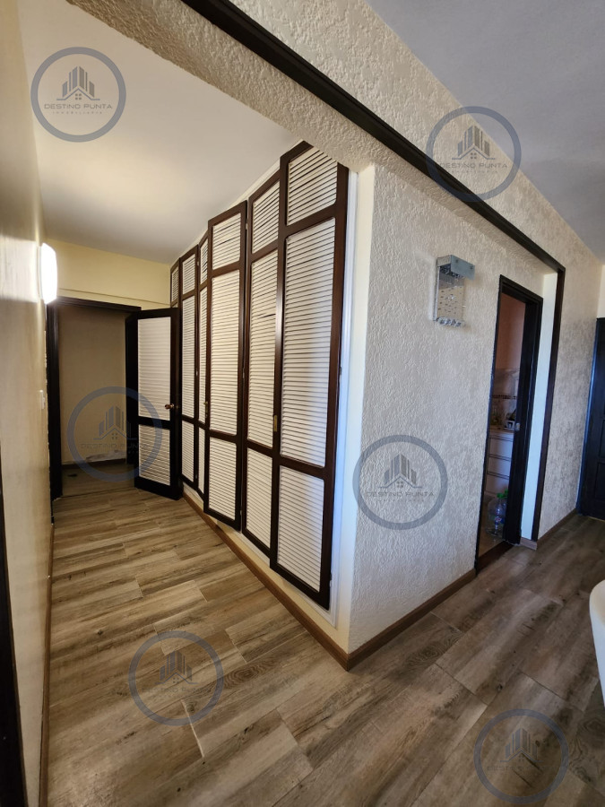 Apartamento ID.1269 - Venta de Apartamento de tres dormitorios en Primera línea de playa Brava, Punta del Este