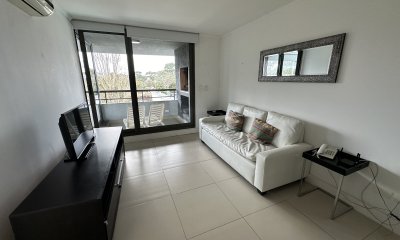 Apartamento de categoría 2 dormitorios, garage y Excelentes servicios Punta del Este