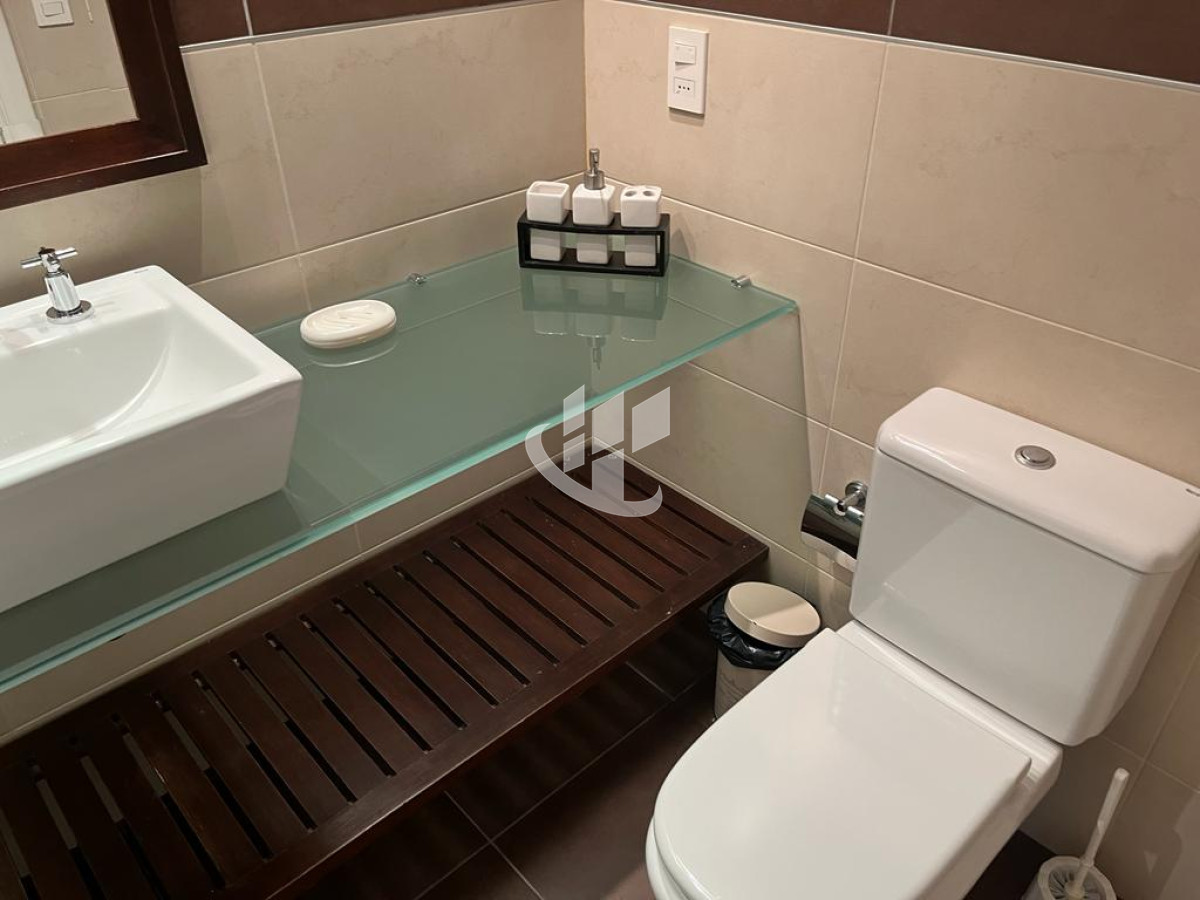 Apartamento ID.885 - Venta, apartamento, 4 dormitorios, Primera linea de mar, Punta del Este