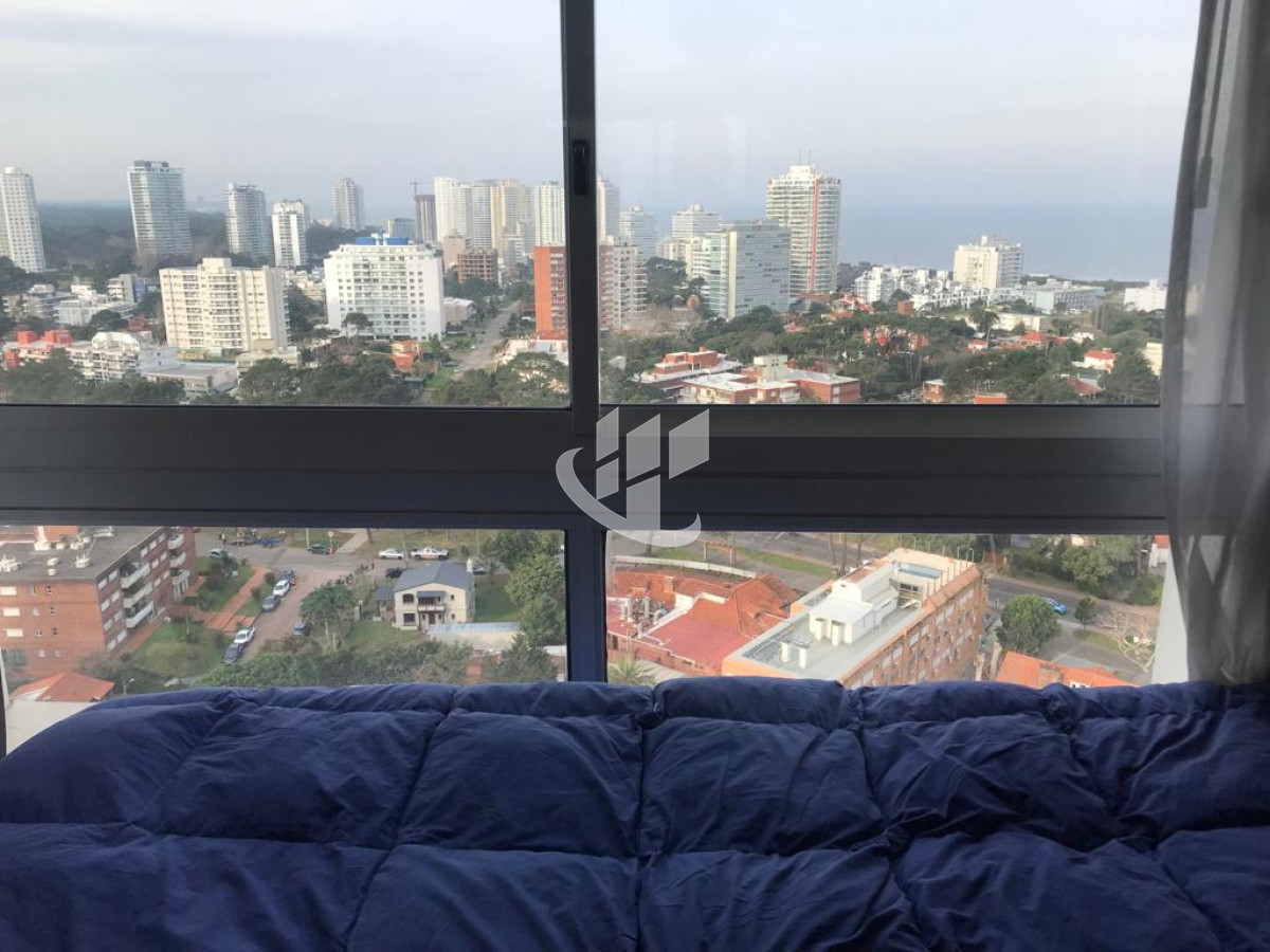 Apartamento ID.886 - Alquiler Temporario, 4 dormitorios, Punta del este, vista 180 grados, piso alto