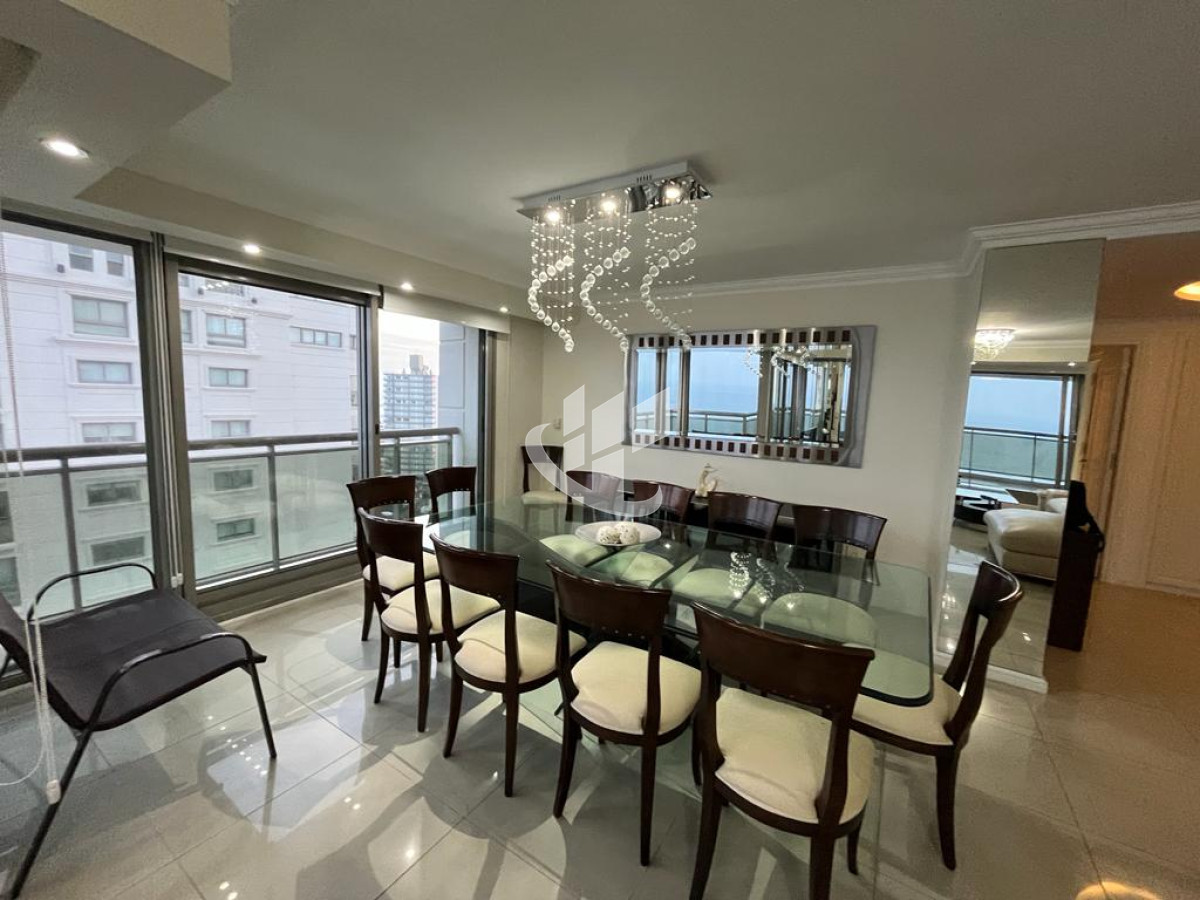 Apartamento ID.884 - Alquiler Temporario, 4 dormitorios, vista al mar, primera línea, Brava, Punta del Este