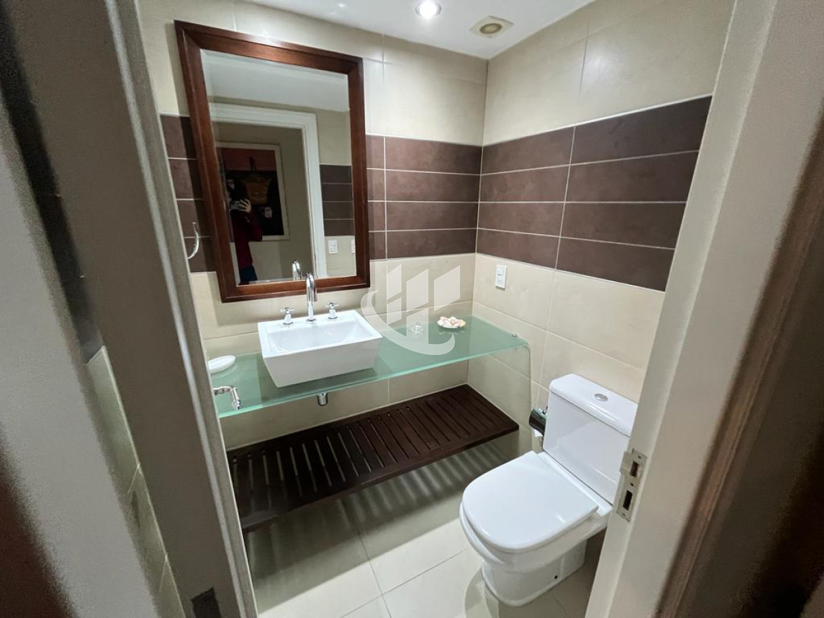 Apartamento ID.884 - Alquiler Temporario, 4 dormitorios, vista al mar, primera línea, Brava, Punta del Este
