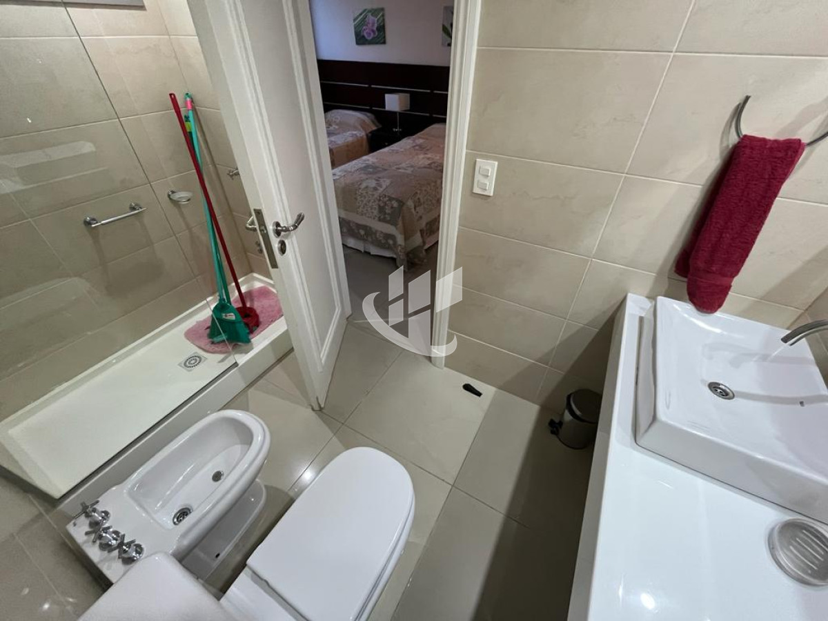 Apartamento ID.884 - Alquiler Temporario, 4 dormitorios, vista al mar, primera línea, Brava, Punta del Este