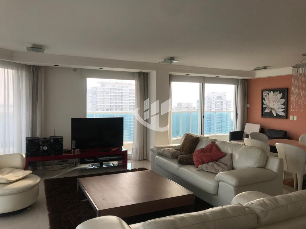 Apartamento ID.886 - Alquiler Temporario, 4 dormitorios, Punta del este, vista 180 grados, piso alto