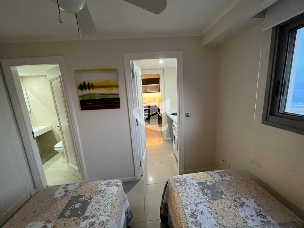 Apartamento ID.884 - Alquiler Temporario, 4 dormitorios, vista al mar, primera línea, Brava, Punta del Este