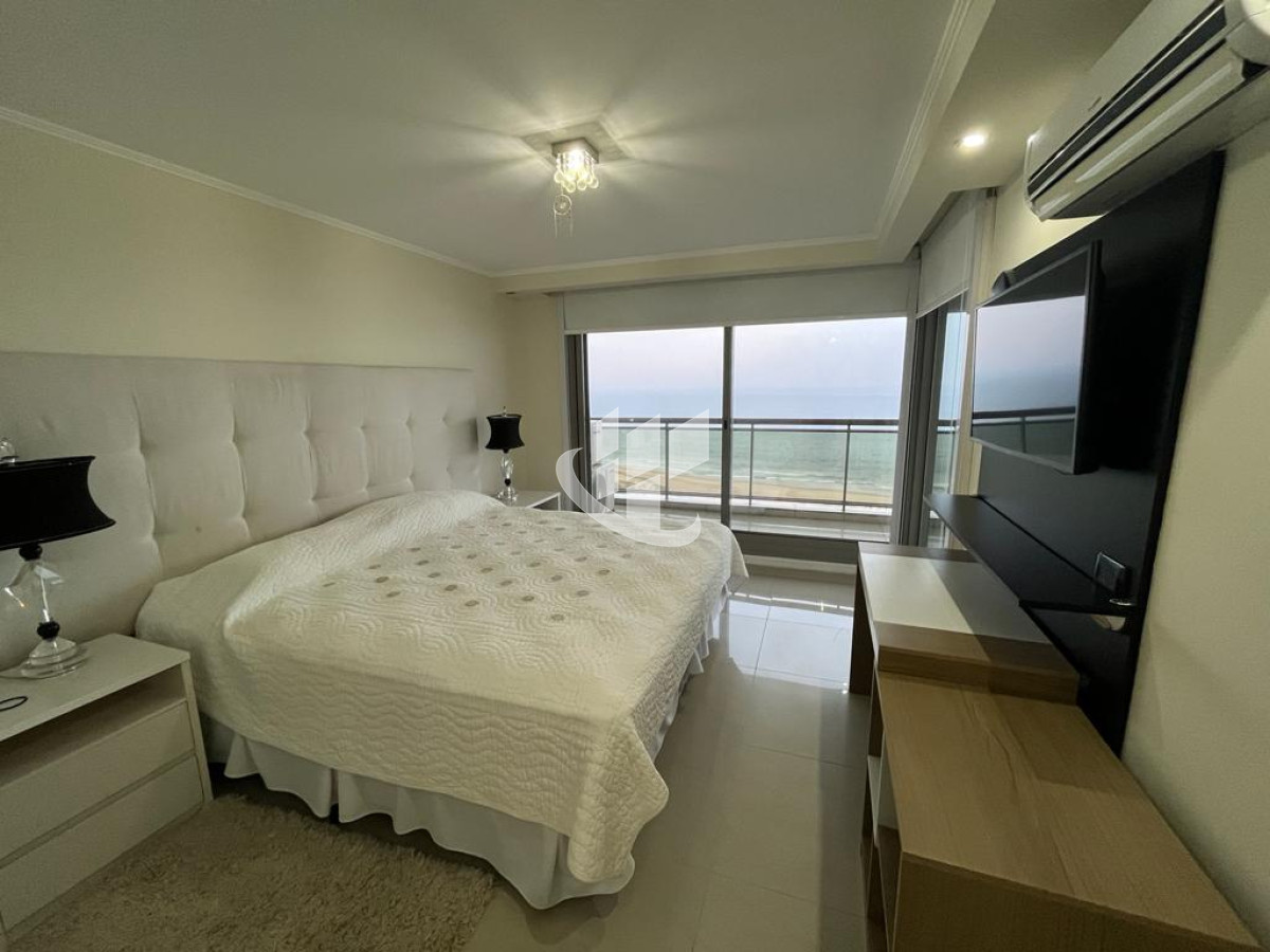 Apartamento ID.884 - Alquiler Temporario, 4 dormitorios, vista al mar, primera línea, Brava, Punta del Este