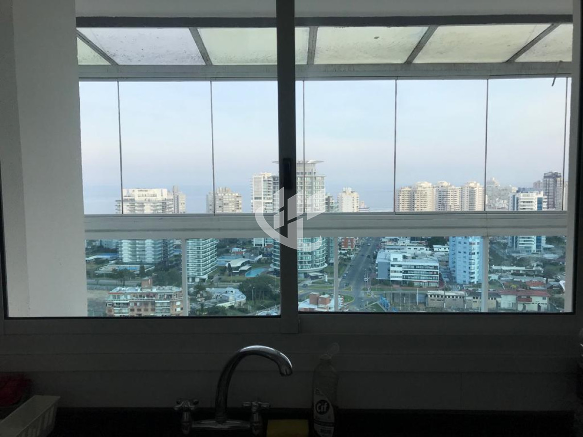 Apartamento ID.886 - Alquiler Temporario, 4 dormitorios, Punta del este, vista 180 grados, piso alto