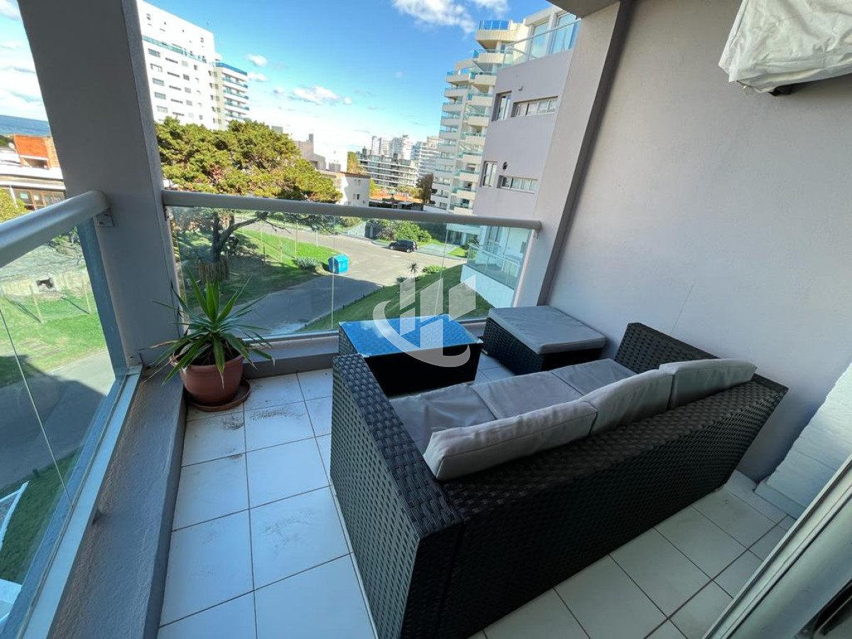 Apartamento ID.565 - Venta, apartamento, 2 dormitorios, vista al mar, Brava, Punta del Este