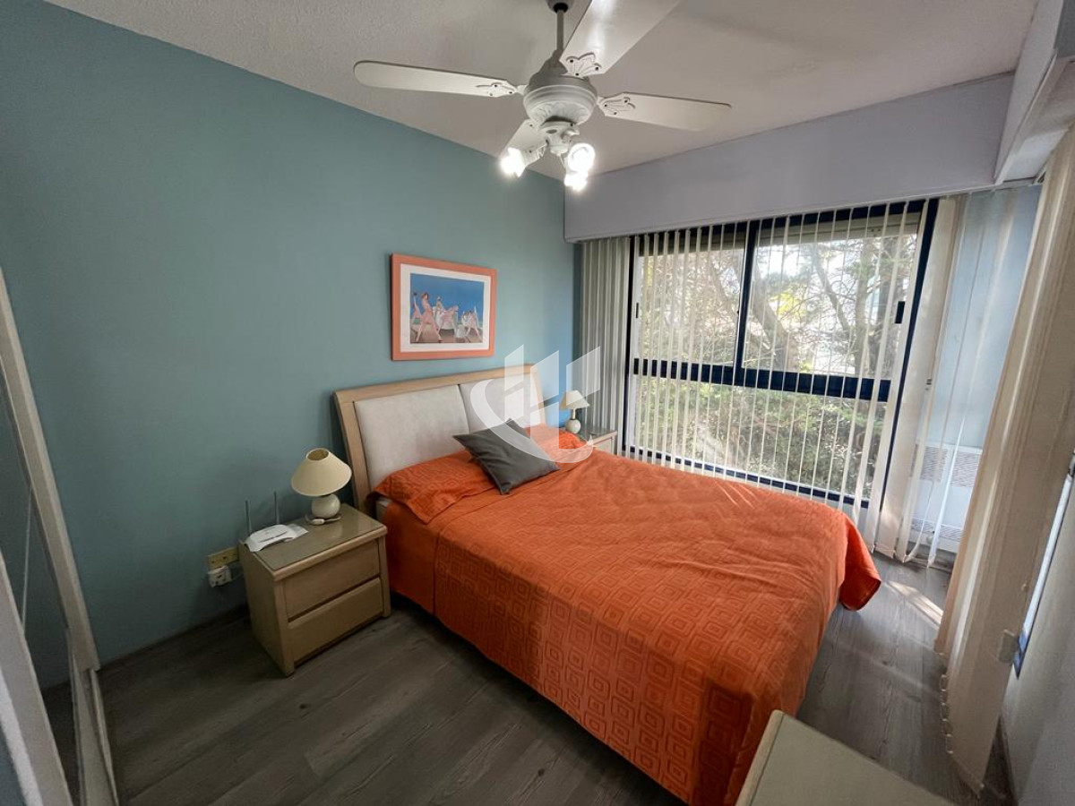 Apartamento ID.565 - Venta, apartamento, 2 dormitorios, vista al mar, Brava, Punta del Este
