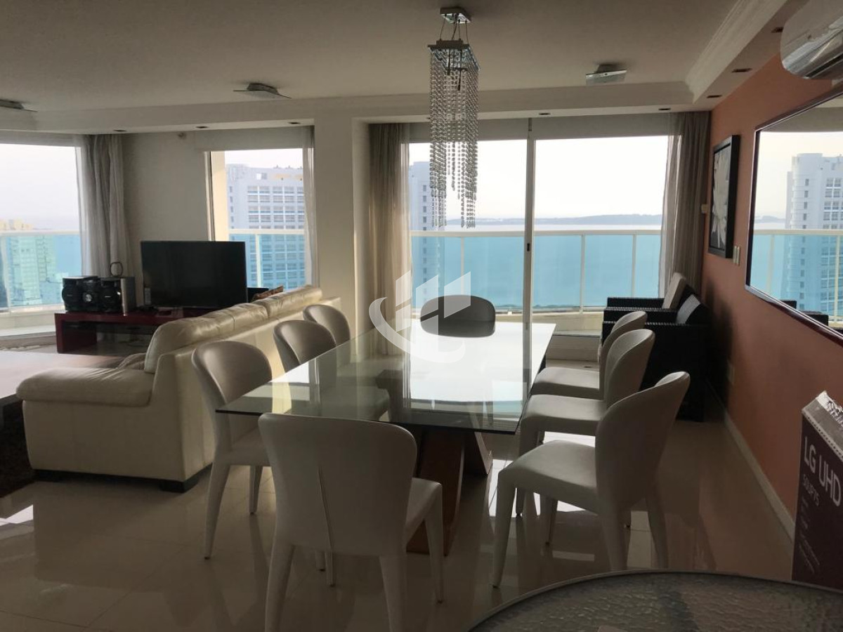 Apartamento ID.886 - Alquiler Temporario, 4 dormitorios, Punta del este, vista 180 grados, piso alto