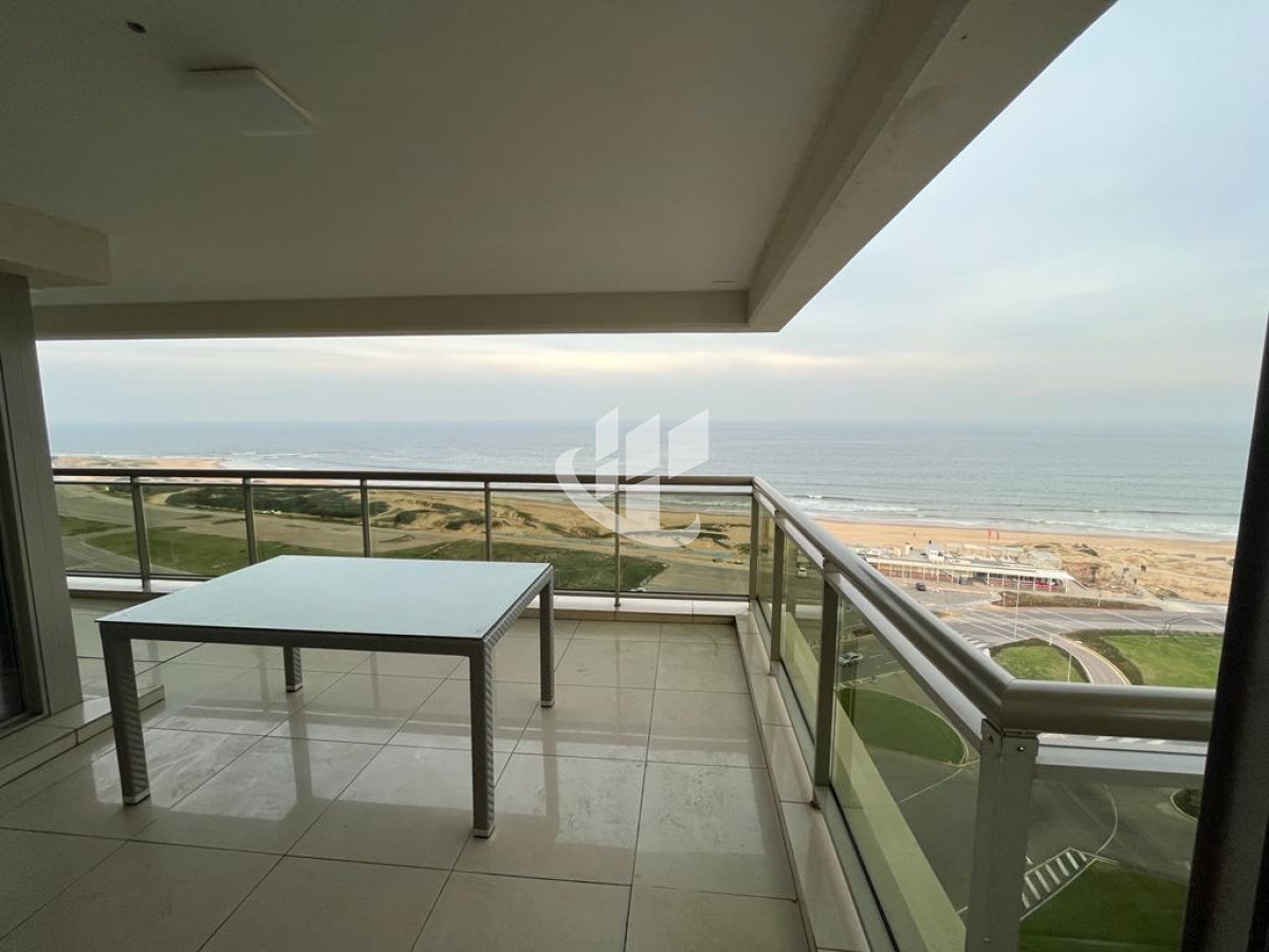 Apartamento ID.885 - Venta, apartamento, 4 dormitorios, Primera linea de mar, Punta del Este