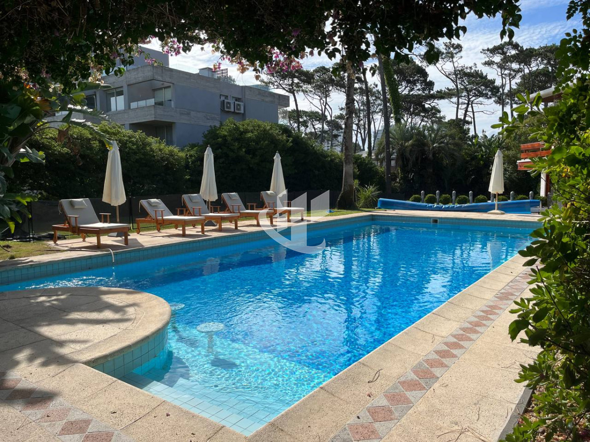 Casa ID.471 - Venta, casa, 5 dormitorios, piscina, Mansa, Punta del Este