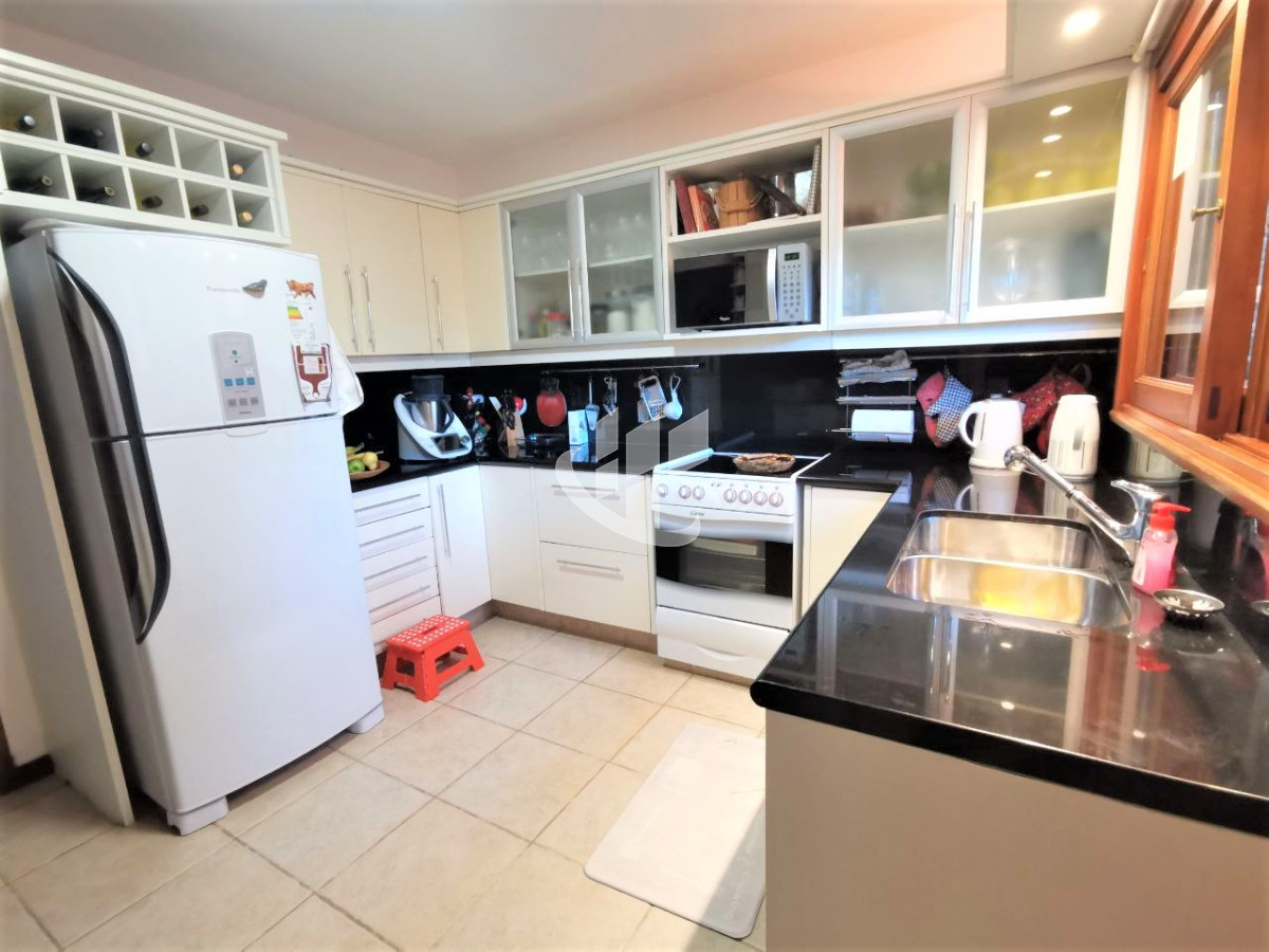 Casa ID.566 - Venta, casa, 3 dormitorios, Brava, Punta del Este