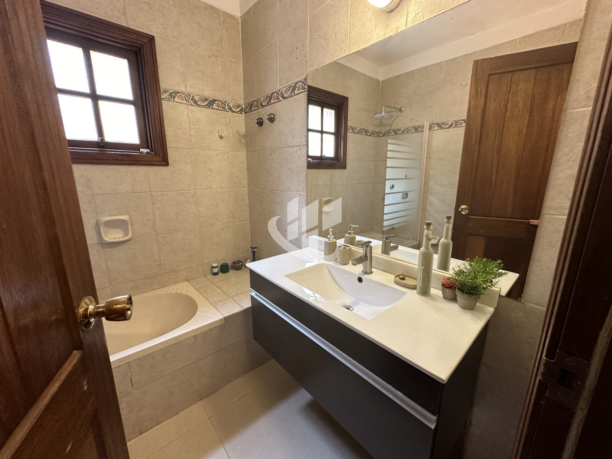 Casa ID.899 - Alquiler de casa de 5 dorm en temporada, con gran piscina y barbacoa 
