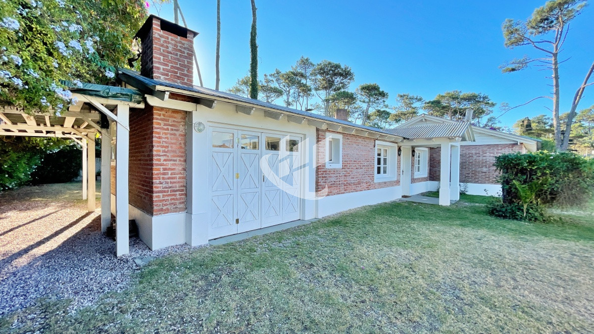 Casa ID.518 - Venta, casa, 2 dormitorios, San Rafael, Punta del Este.