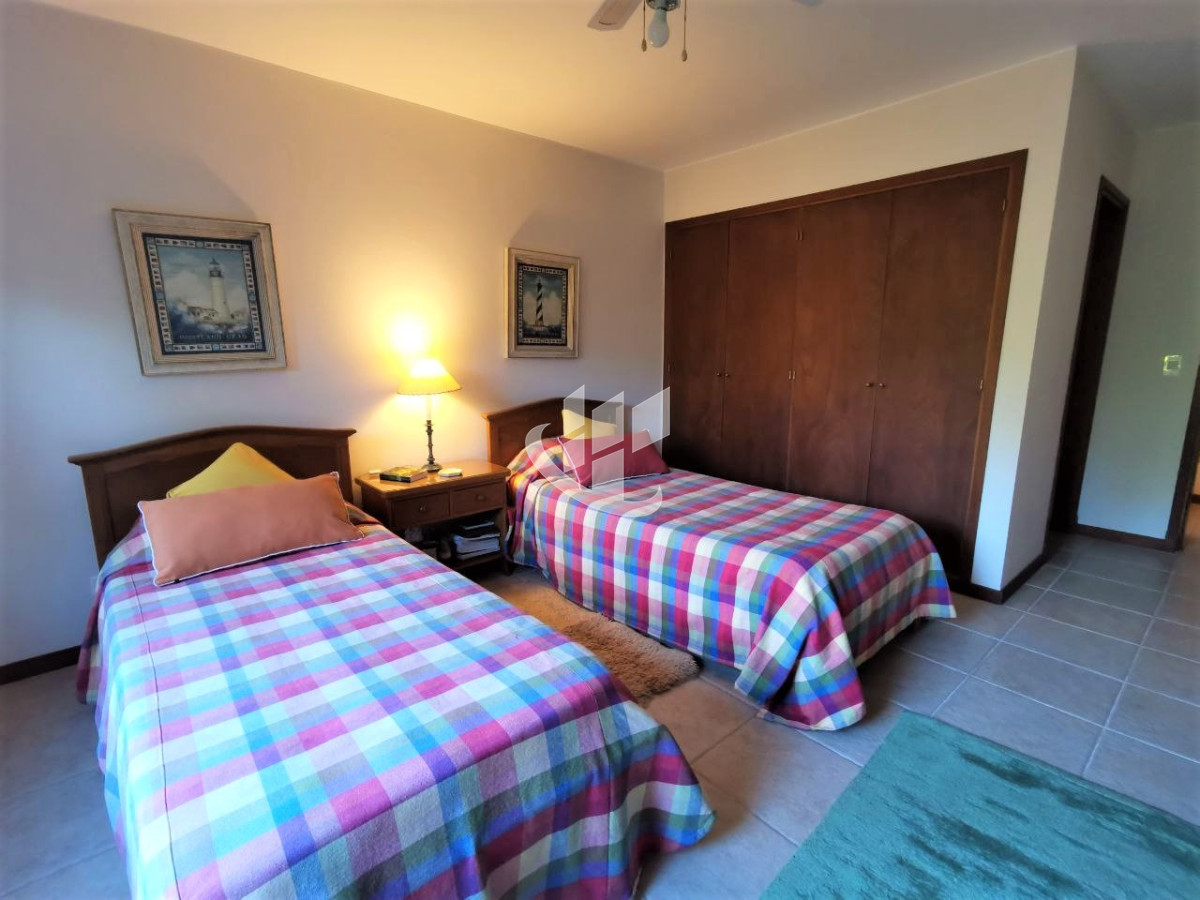 Casa ID.566 - Venta, casa, 3 dormitorios, Brava, Punta del Este