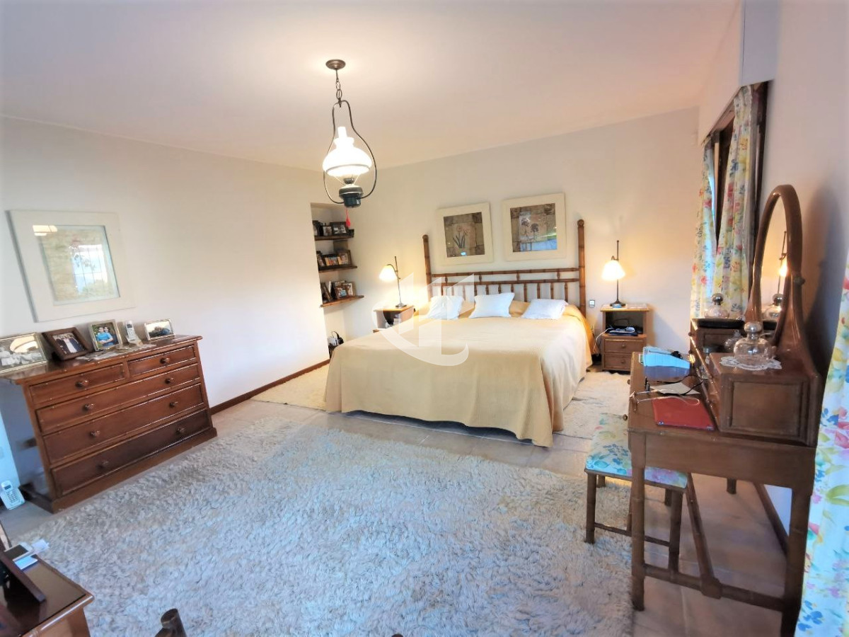 Casa ID.566 - Venta, casa, 3 dormitorios, Brava, Punta del Este