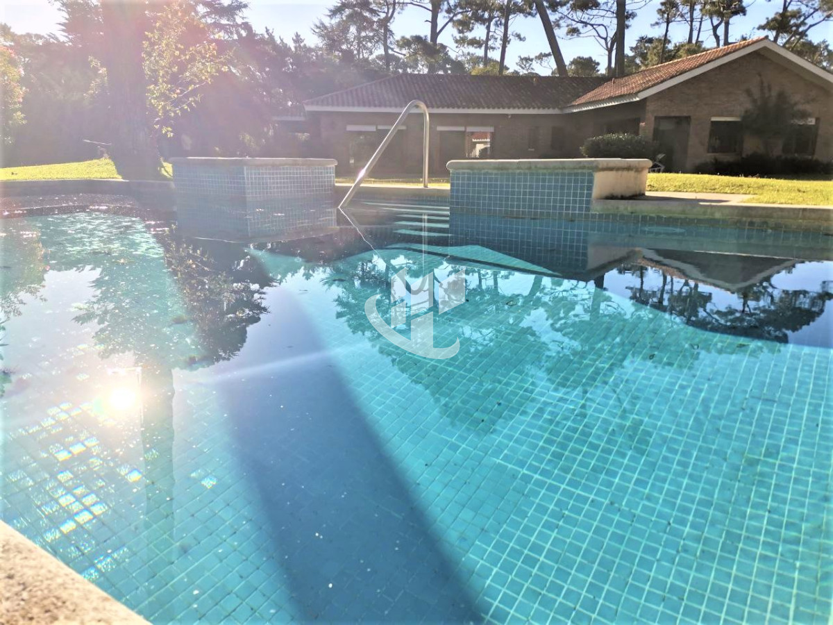Casa ID.566 - Venta, casa, 3 dormitorios, Brava, Punta del Este
