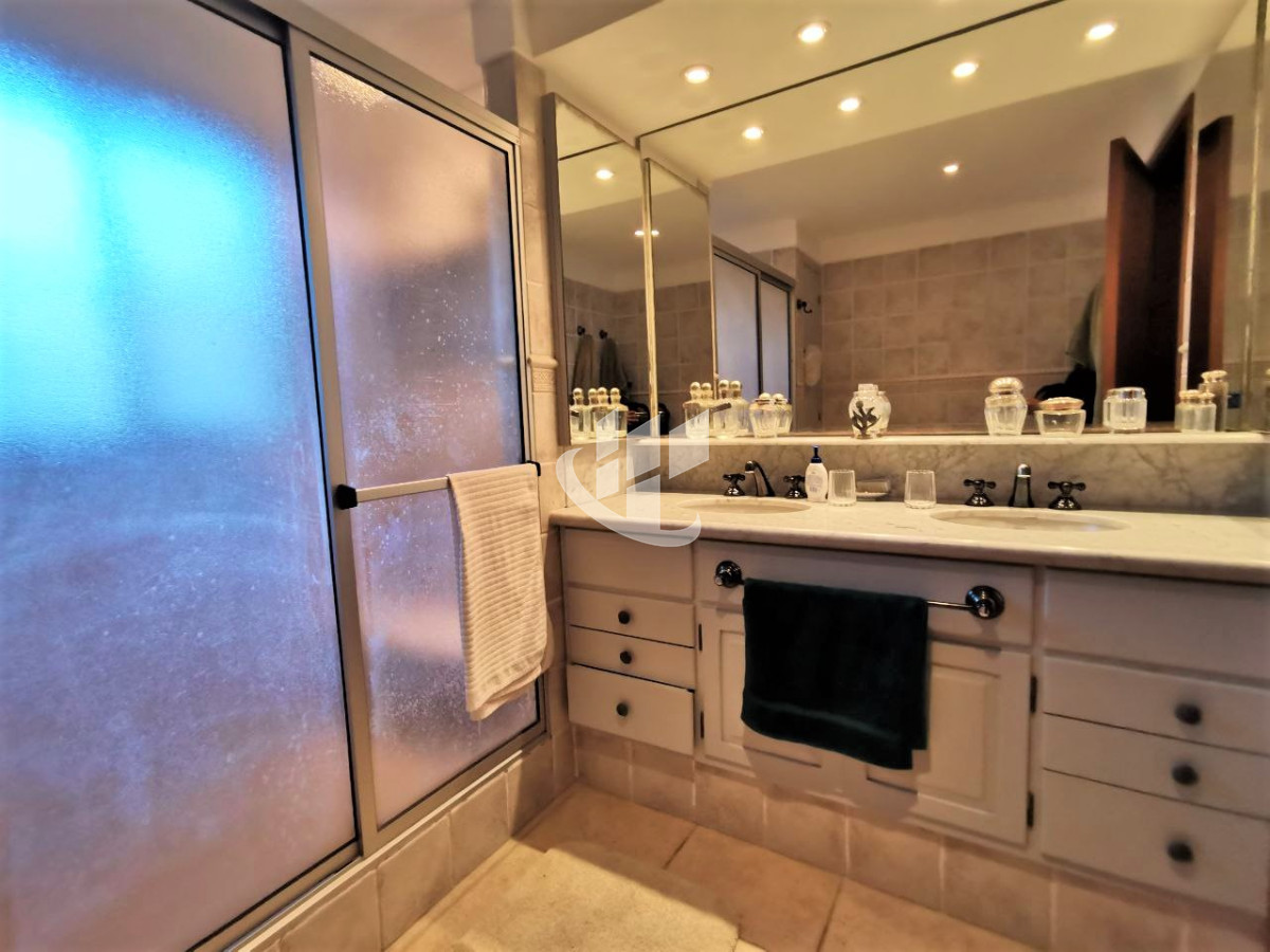 Casa ID.566 - Venta, casa, 3 dormitorios, Brava, Punta del Este