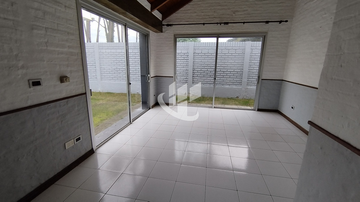 Casa ID.562 - Alquiler Anual, casa ideal para comercio en Punta del Este 
