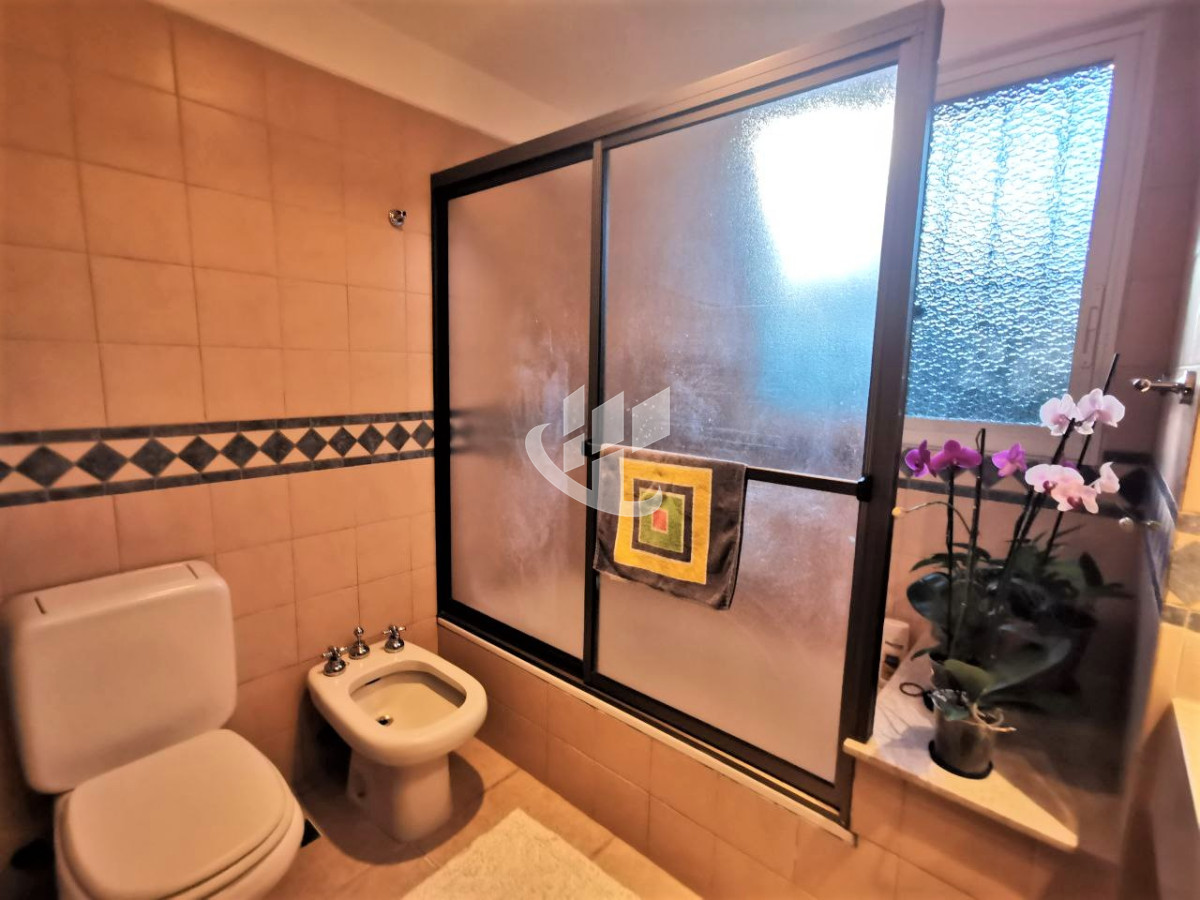 Casa ID.566 - Venta, casa, 3 dormitorios, Brava, Punta del Este