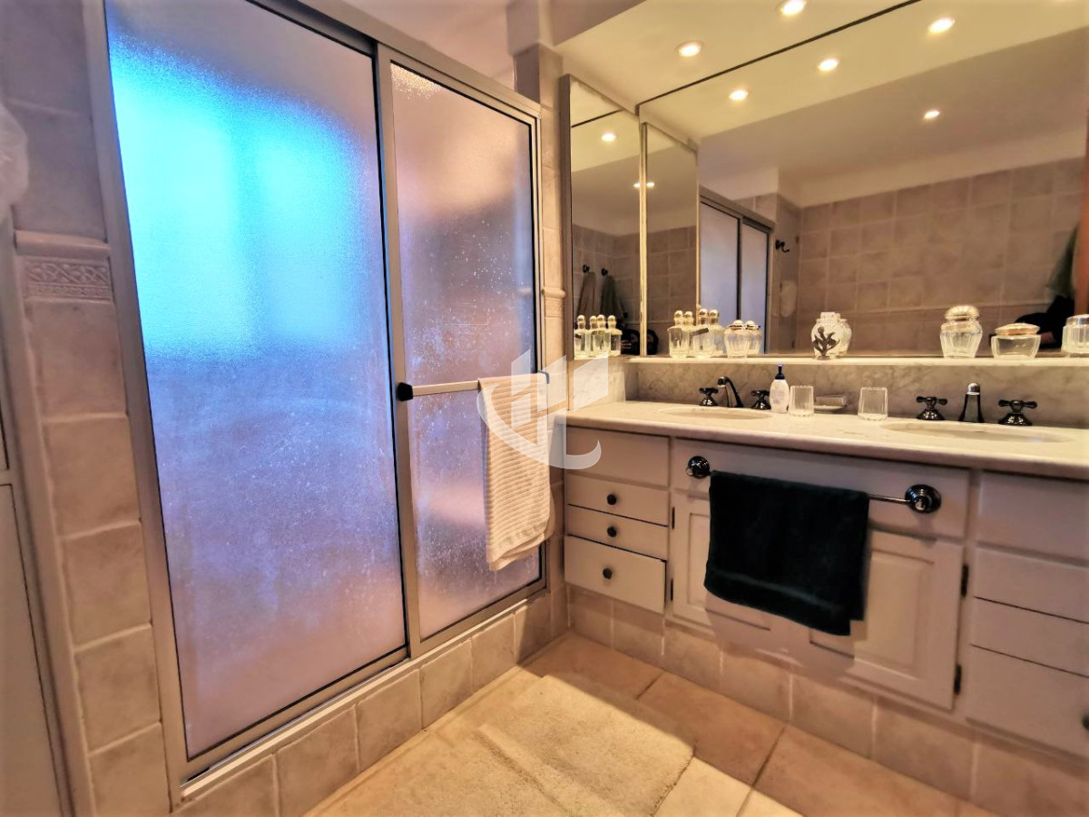 Casa ID.566 - Venta, casa, 3 dormitorios, Brava, Punta del Este