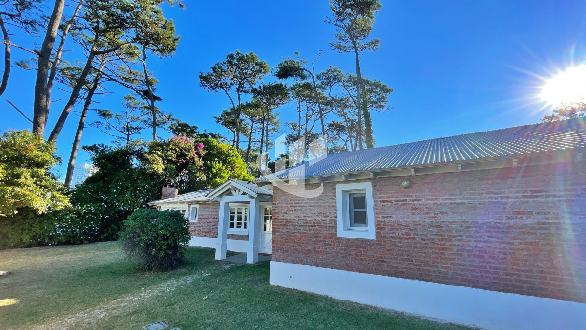 Casa ID.518 - Venta, casa, 2 dormitorios, San Rafael, Punta del Este.