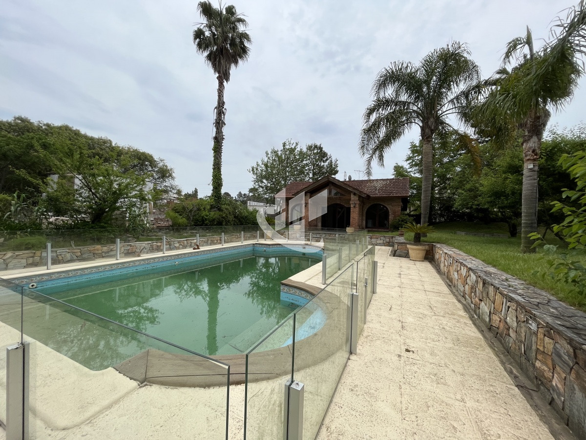 Casa ID.480 - Venta, casa, 3 dormitorios y dependencia, con piscina, Jardines de Cordoba, Punta del Este