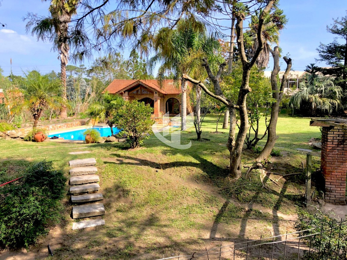 Casa ID.480 - Venta, casa, 3 dormitorios y dependencia, con piscina, Jardines de Cordoba, Punta del Este