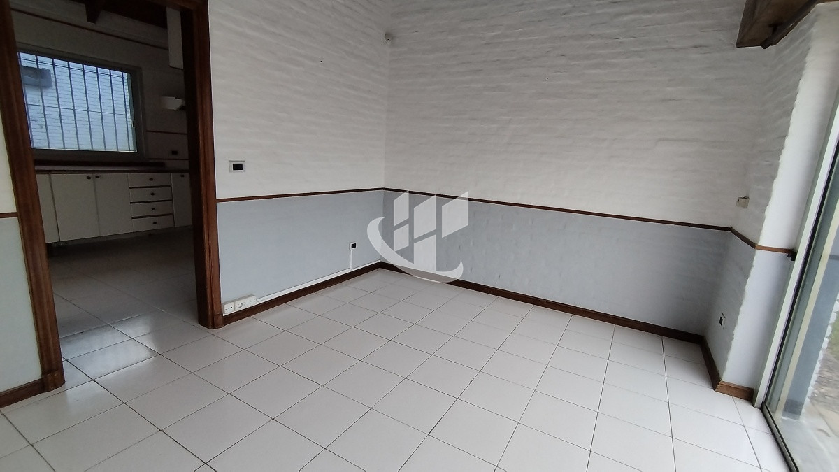 Casa ID.562 - Alquiler Anual, casa ideal para comercio en Punta del Este 