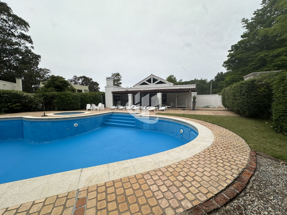 Casa ID.899 - Alquiler de casa de 5 dorm en temporada, con gran piscina y barbacoa 