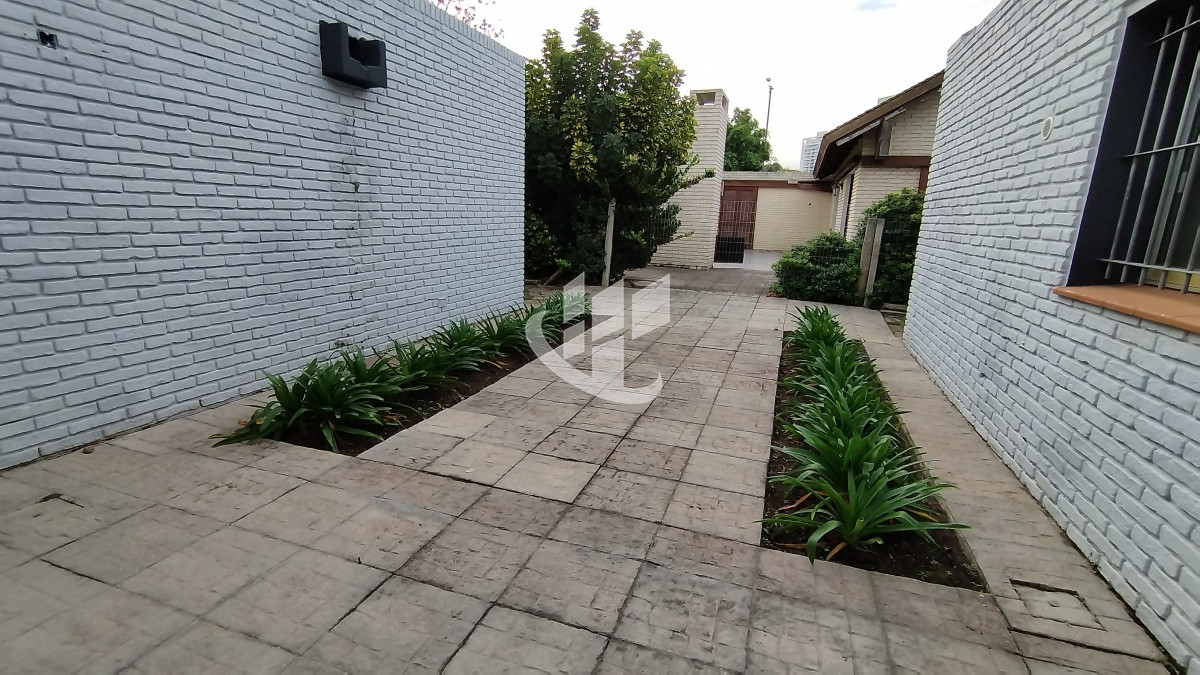 Casa ID.562 - Alquiler Anual, casa ideal para comercio en Punta del Este 