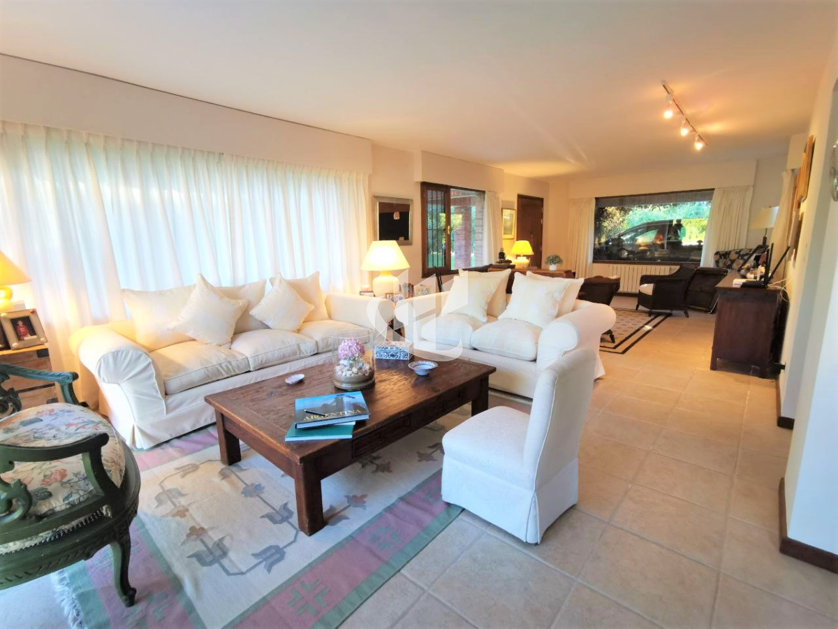 Casa ID.566 - Venta, casa, 3 dormitorios, Brava, Punta del Este