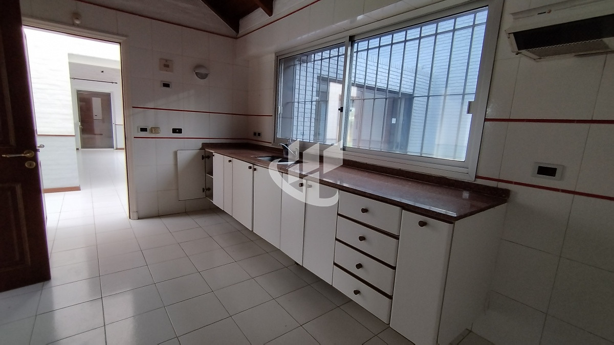 Casa ID.562 - Alquiler Anual, casa ideal para comercio en Punta del Este 