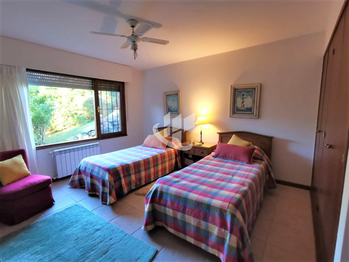 Casa ID.566 - Venta, casa, 3 dormitorios, Brava, Punta del Este