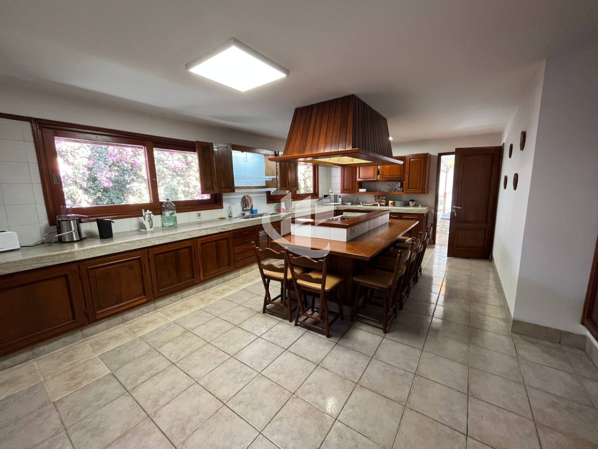 Casa ID.471 - Venta, casa, 5 dormitorios, piscina, Mansa, Punta del Este