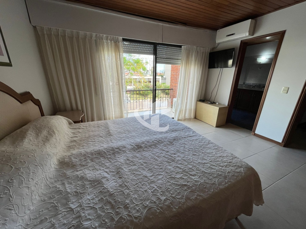 Casa ID.456 - Casa en alquiler anual de 4 dormitorios en PUNTA DEL ESTE zona BRAVA