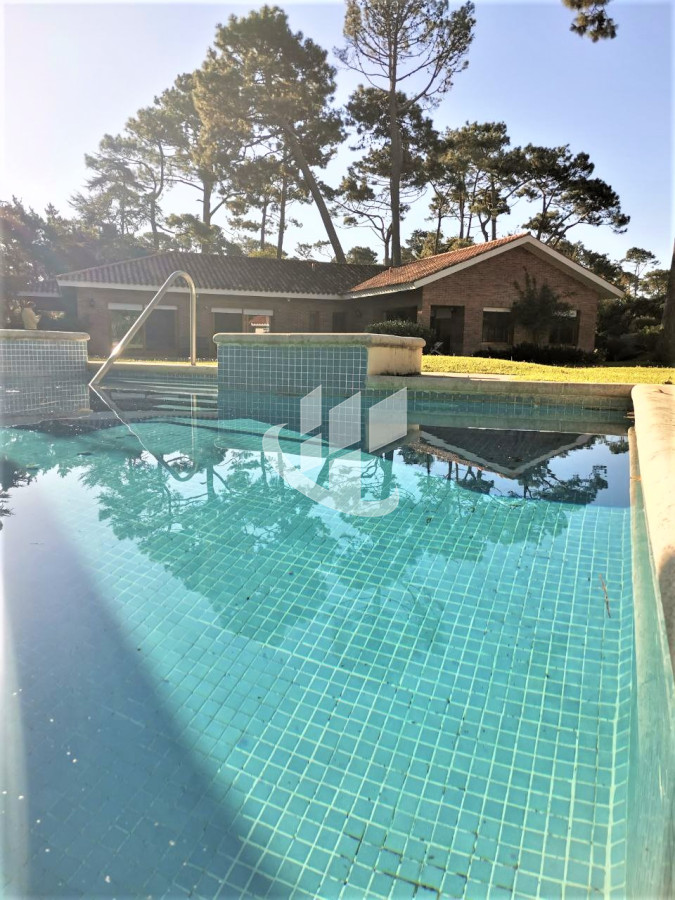 Casa ID.566 - Venta, casa, 3 dormitorios, Brava, Punta del Este