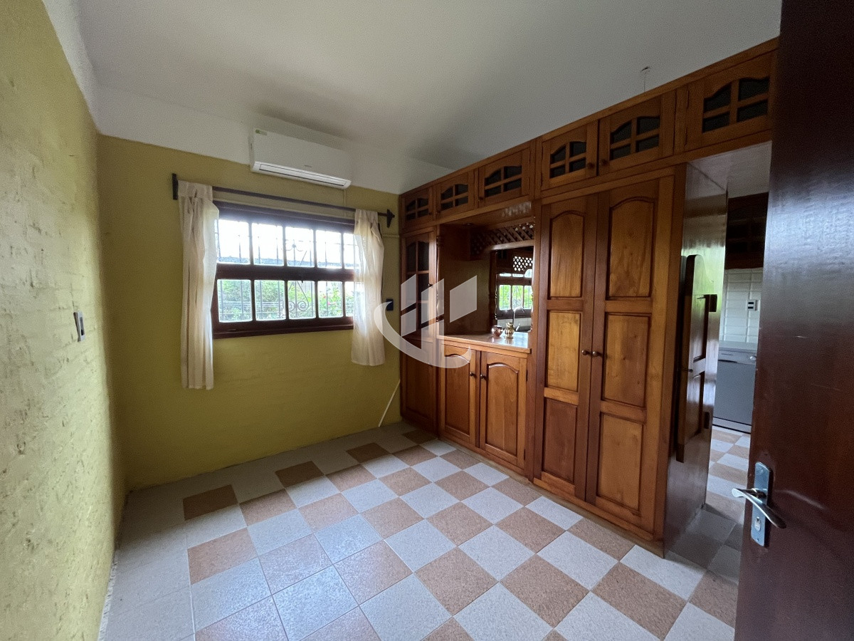 Casa ID.480 - Venta, casa, 3 dormitorios y dependencia, con piscina, Jardines de Cordoba, Punta del Este