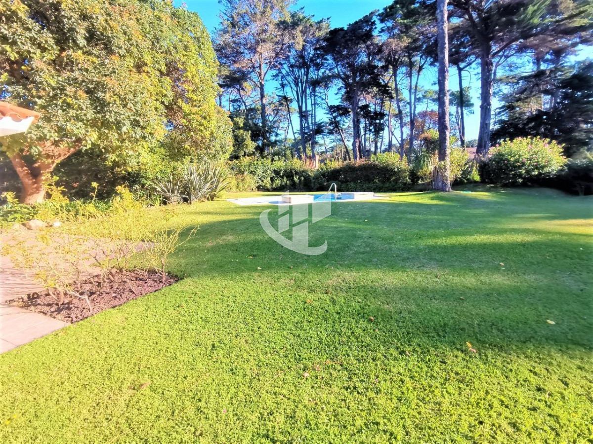 Casa ID.566 - Venta, casa, 3 dormitorios, Brava, Punta del Este