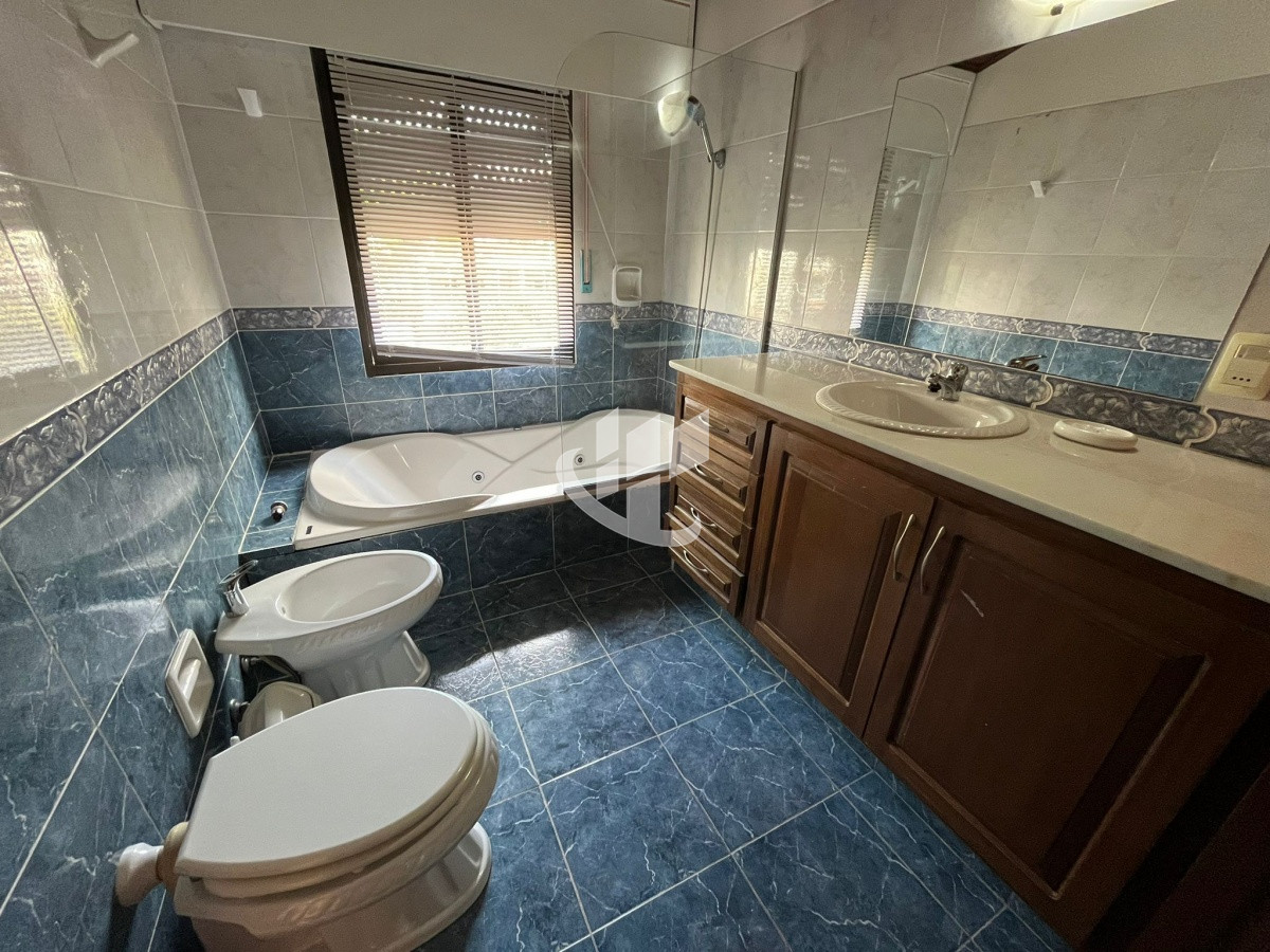 Casa ID.456 - Casa en alquiler anual de 4 dormitorios en PUNTA DEL ESTE zona BRAVA