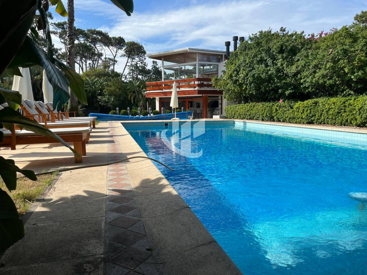 Casa ID.471 - Venta, casa, 5 dormitorios, piscina, Mansa, Punta del Este